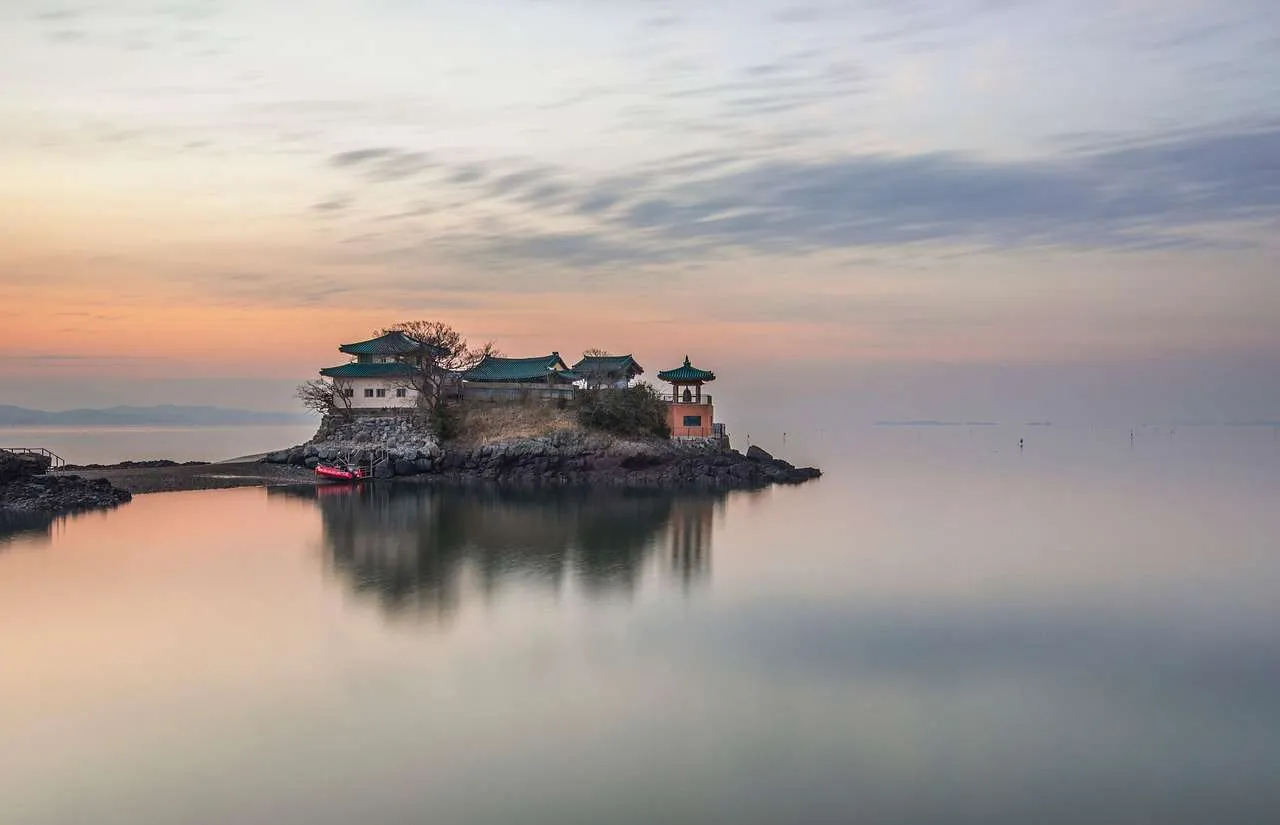 Metal Roofing Panels: Durable, Efficient Solutions